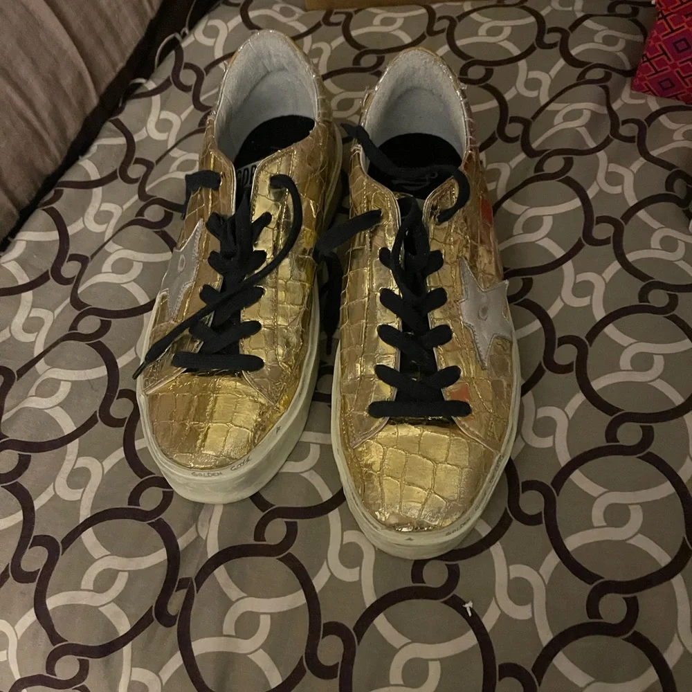 Golden Goose shiny gold sneakers - Picture 2 of 10